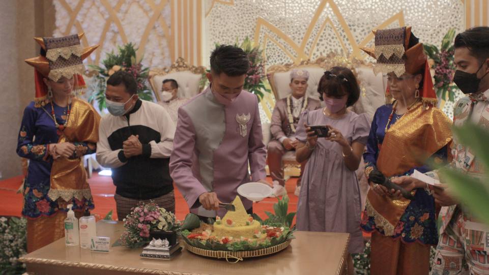 Foto 1 - Uda Fe saat meluncurkan UF Enterprise - Decoration and Wedding Organizer pada Sabtu, 12 Juni 2021 di Jakarta. (Dok. Istimewa).jpg